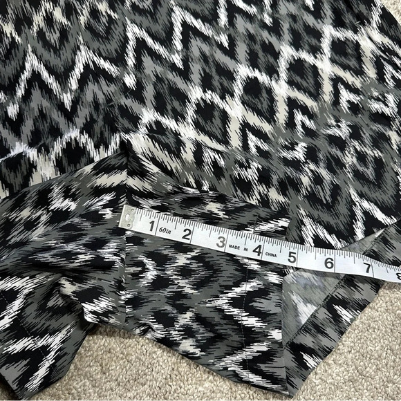 Spanx Sunshine Shorts Pull On 4" UPF 50+ Quick Dry in Grey Ikat Size M - Picture 13 of 13